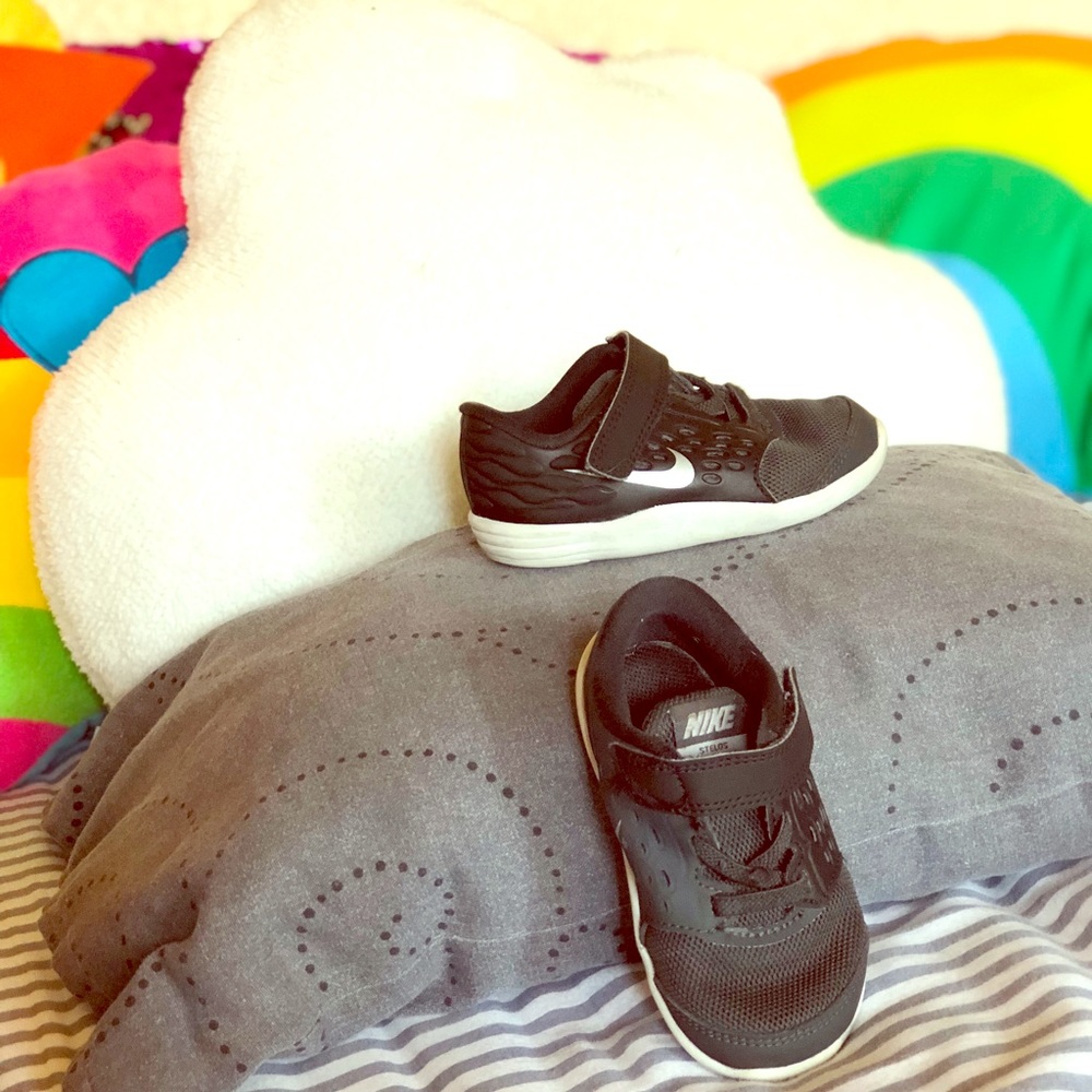 Nike toddler shoes